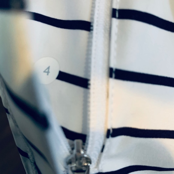 Lululemon Run: In the Rain jacket Quiet Stripe Indigo White Women sz 4 - Picture 6 of 6